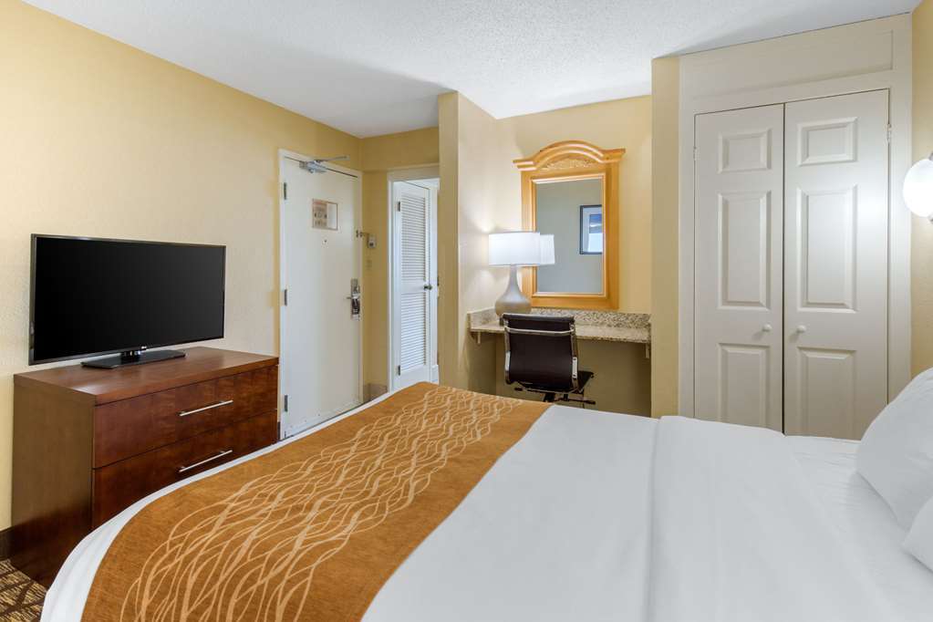 Coastal Hotel & Suites Virginia Beach - Oceanfront Room photo
