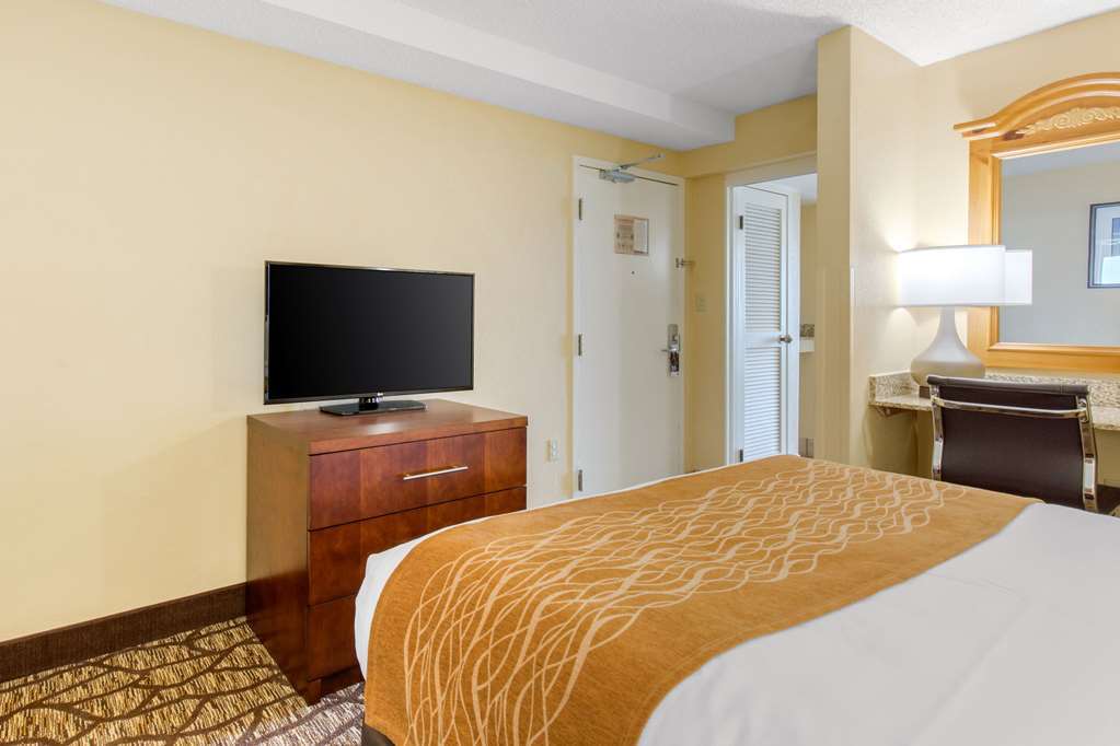 Coastal Hotel & Suites Virginia Beach - Oceanfront Room photo